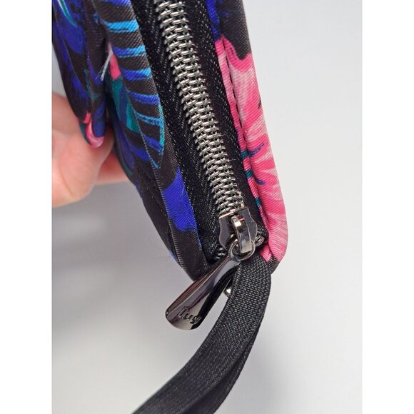 Lug Floral Quilted Wristlet Travel Passport Wallet Zipper Closure New - Picture 6 of 15